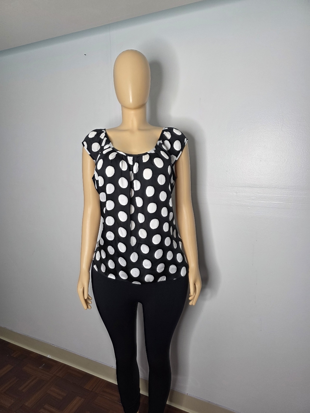 Apostrophe Black and White Polka Dot Cap Sleeve Blouse Size US/M